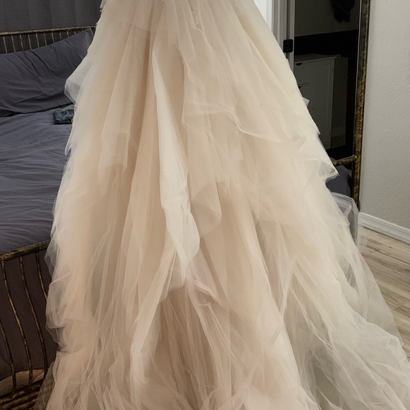 Alvina Valenta 9301 Wedding Dress - Picture 4 of 6